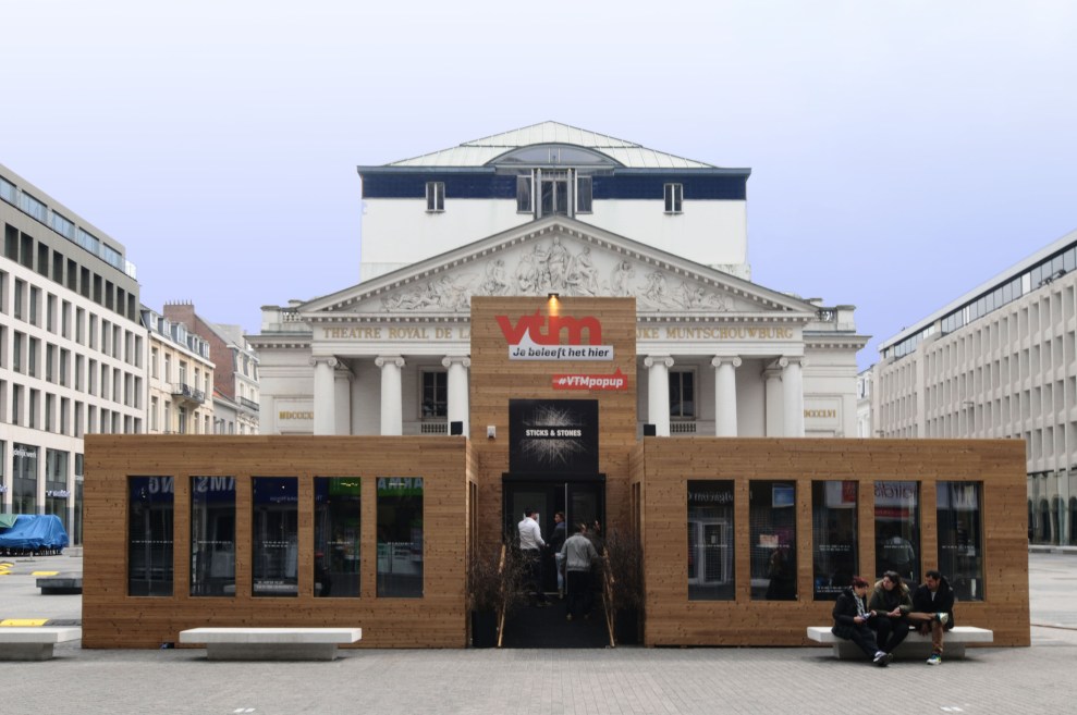 Monnaie vs monnaie exemple d'architecture sauvage dans la capitale européenne ©délirurbain 2014